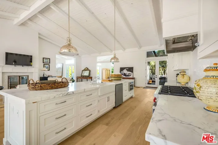 9669 Oak Pass Road, Beverly Hills, California 90210