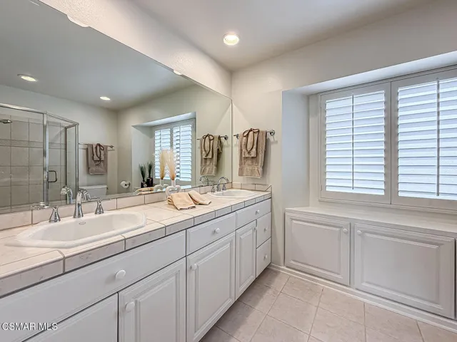 Ensuite Primary Bathroom
