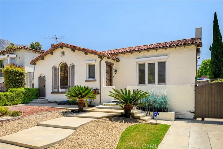 1560 Ridgeway Drive, Glendale, California 91202