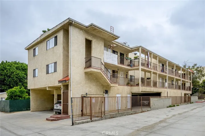 330 Pioneer Drive, Glendale, California 91203