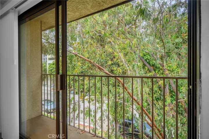 330 Pioneer Drive, Glendale, California 91203
