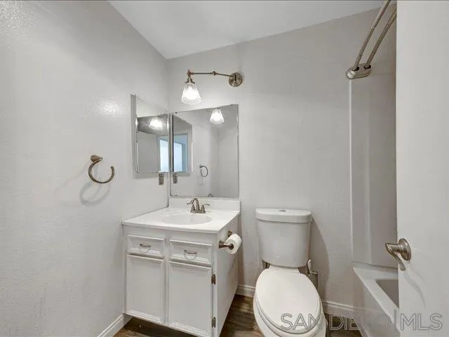 1124 Eureka St. 16, San Diego, California 92110