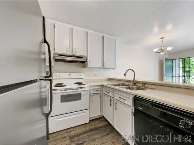 1124 Eureka St. 16, San Diego, California 92110