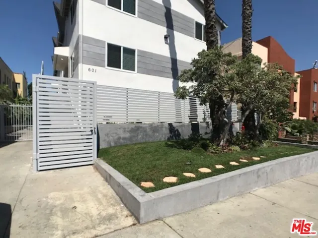 601 N Normandie Avenue 8, Los Angeles, California 90004