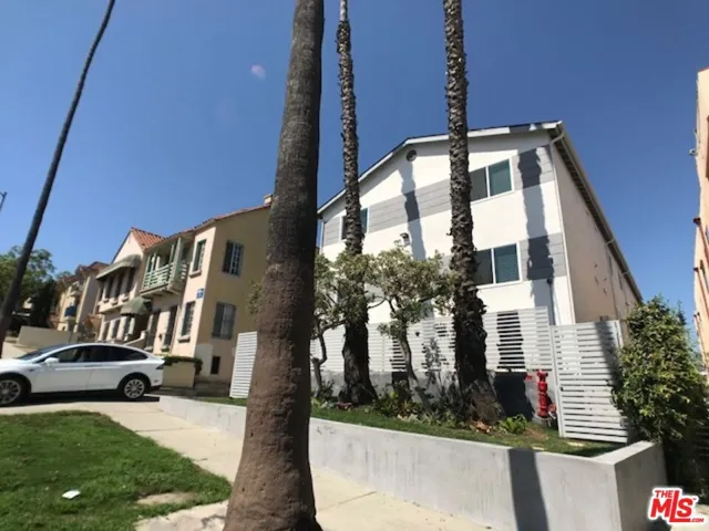 601 N Normandie Avenue 8, Los Angeles, California 90004