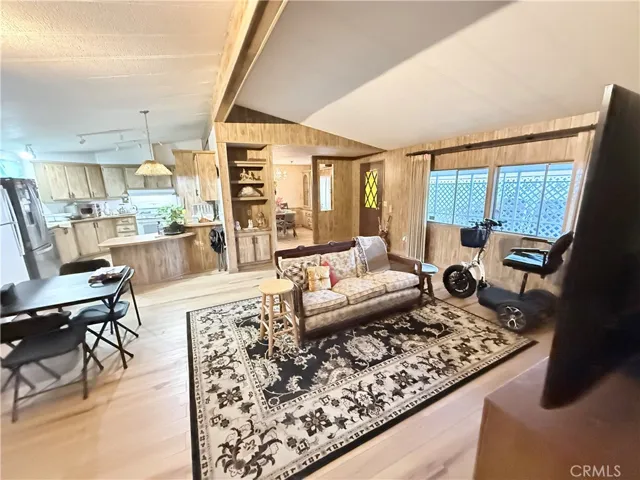 1456 Philadelphia 427, Ontario, California 91761