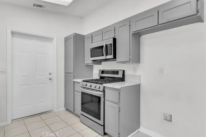 11183 Merino Avenue, Apple Valley, California 92308