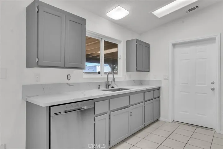 11183 Merino Avenue, Apple Valley, California 92308