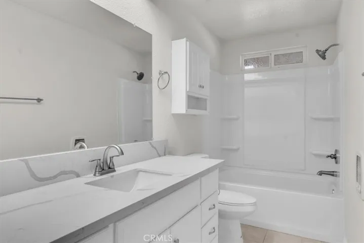 11183 Merino Avenue, Apple Valley, California 92308