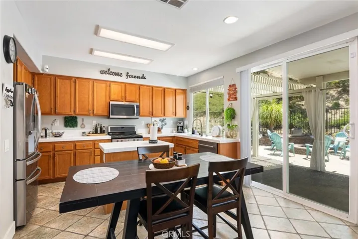 3273 Ivy Court, Lake Elsinore, California 92530