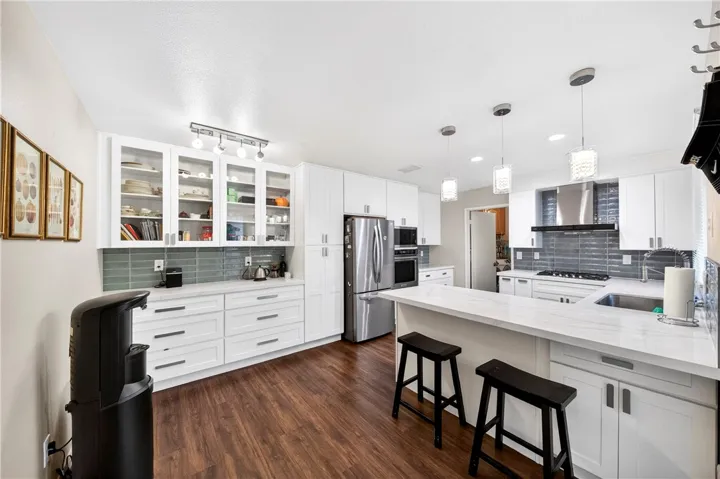 820 Via Zapata, Riverside, California 92507