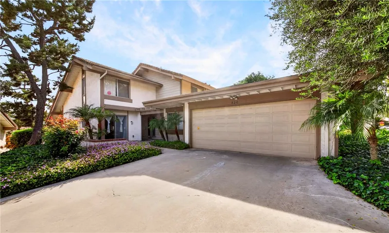 820 Via Zapata, Riverside, California 92507