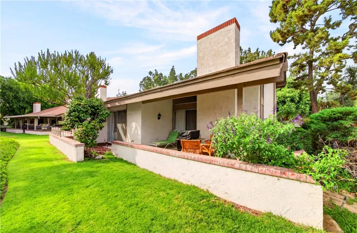 820 Via Zapata, Riverside, California 92507