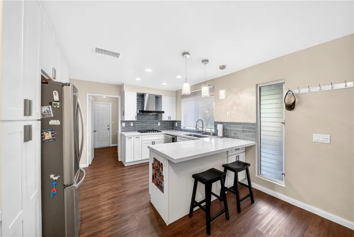 820 Via Zapata, Riverside, California 92507