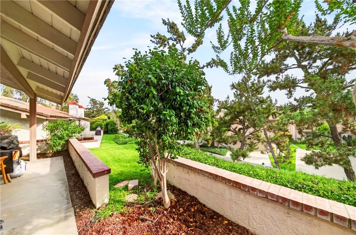 820 Via Zapata, Riverside, California 92507