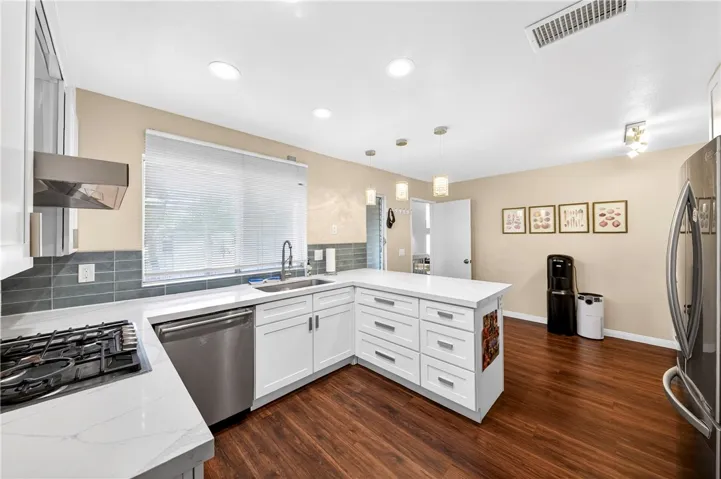 820 Via Zapata, Riverside, California 92507