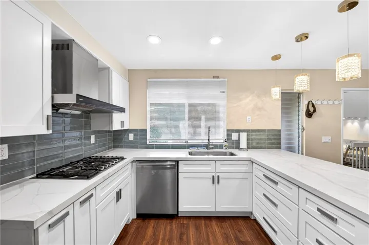 820 Via Zapata, Riverside, California 92507