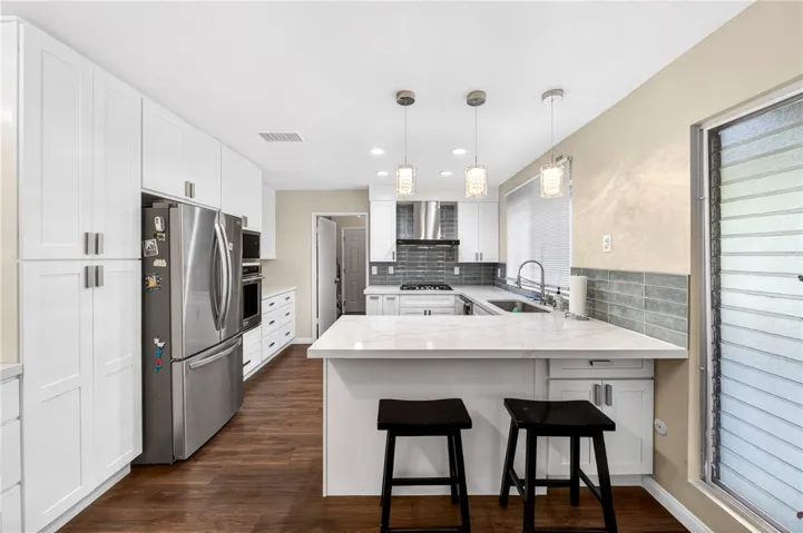 820 Via Zapata, Riverside, California 92507
