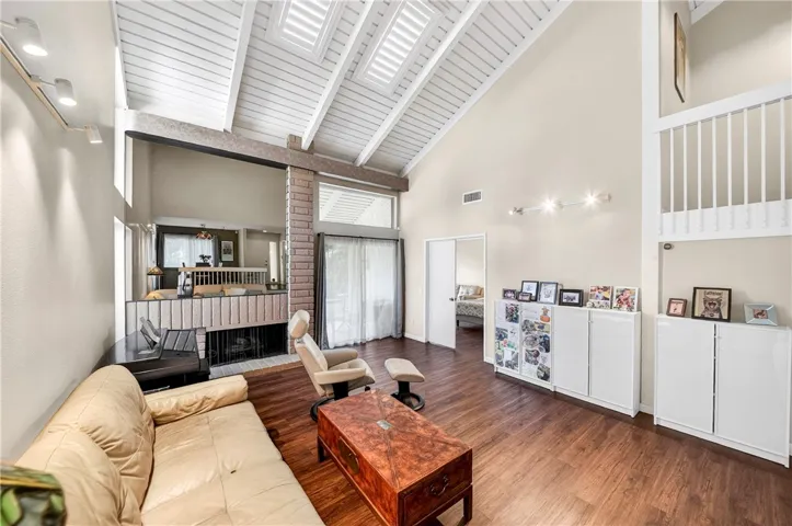 820 Via Zapata, Riverside, California 92507