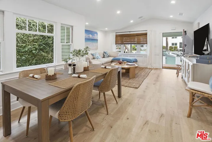204 S Broadway, Redondo Beach, California 90277