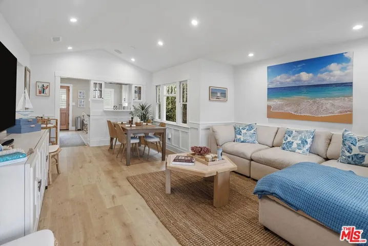 204 S Broadway, Redondo Beach, California 90277