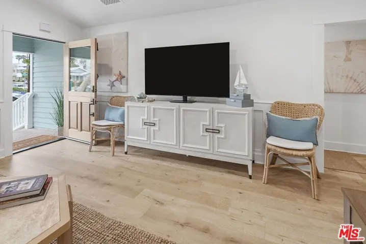 204 S Broadway, Redondo Beach, California 90277