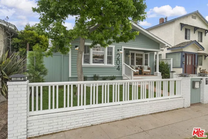 204 S Broadway, Redondo Beach, California 90277