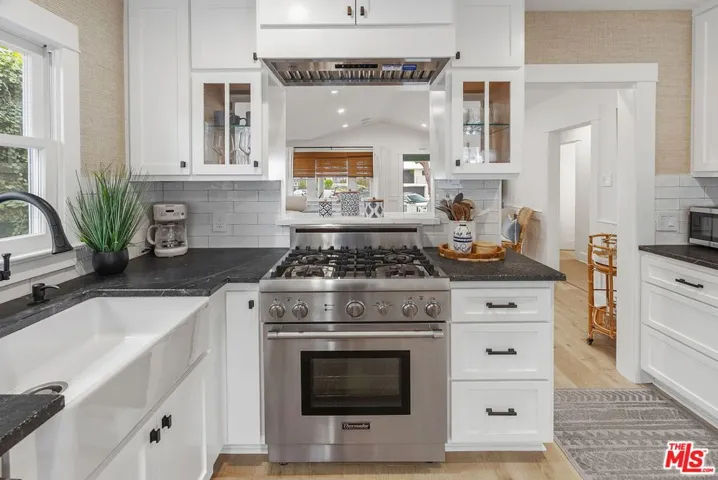 204 S Broadway, Redondo Beach, California 90277