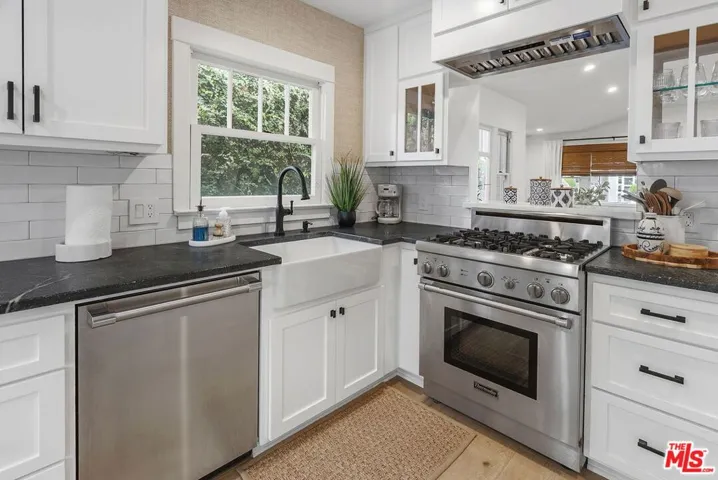 204 S Broadway, Redondo Beach, California 90277