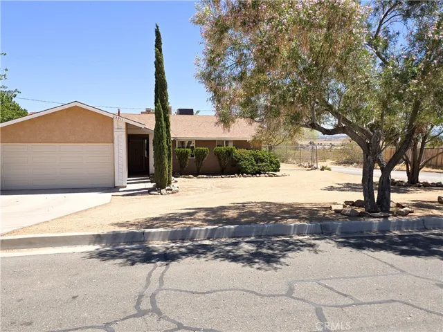 23911 Tahquitz, Apple Valley, California 92307