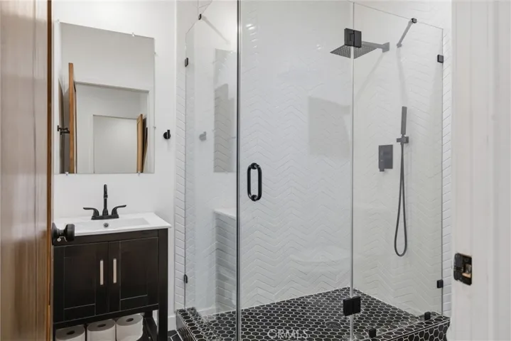Ensuite Bath 1
