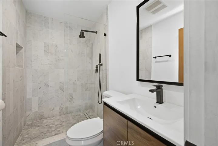 Ensuite Bath 3
