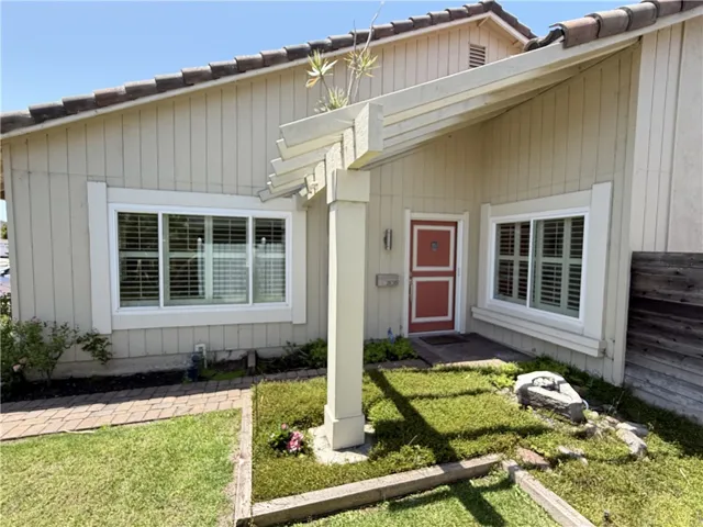 21081 White Horse Ln, Huntington Beach, California 92646