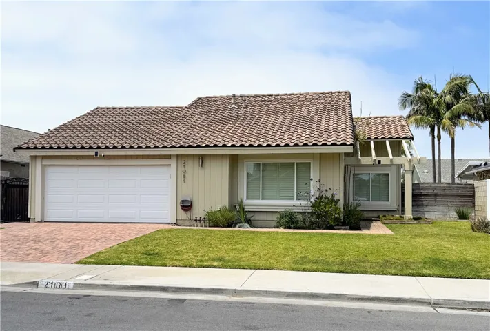 21081 White Horse Ln, Huntington Beach, California 92646