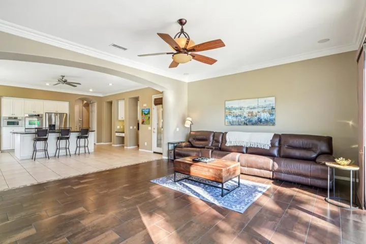 10-web-or-mls-Vista Del Aqua-S2711-010