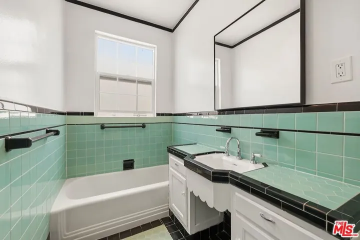 437 N Genesee Avenue 1/2, Los Angeles, California 90036