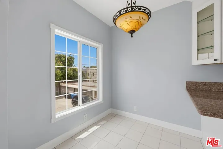 437 N Genesee Avenue 1/2, Los Angeles, California 90036
