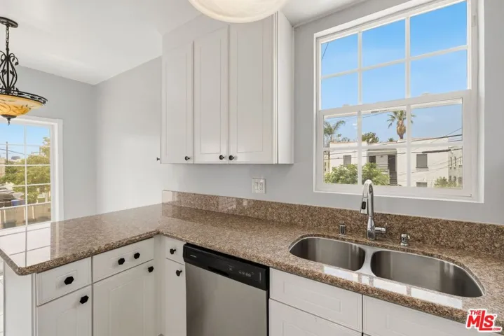 437 N Genesee Avenue 1/2, Los Angeles, California 90036