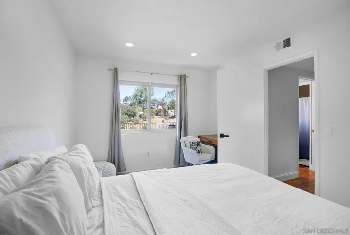 2054 Skyview, Escondido, California 92027