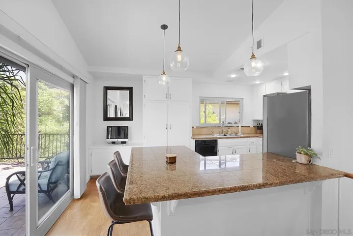 2054 Skyview, Escondido, California 92027
