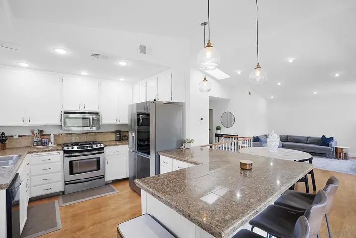 2054 Skyview, Escondido, California 92027