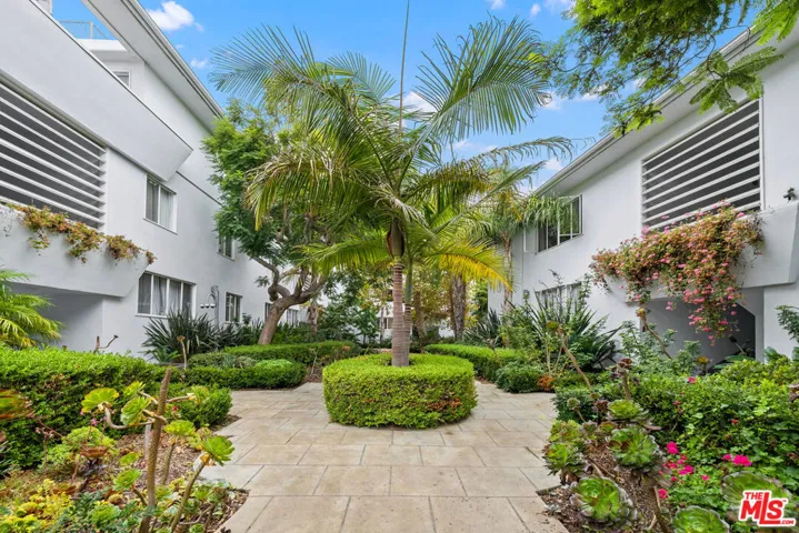 136 San Vicente Blvd A, Santa Monica, California 90402