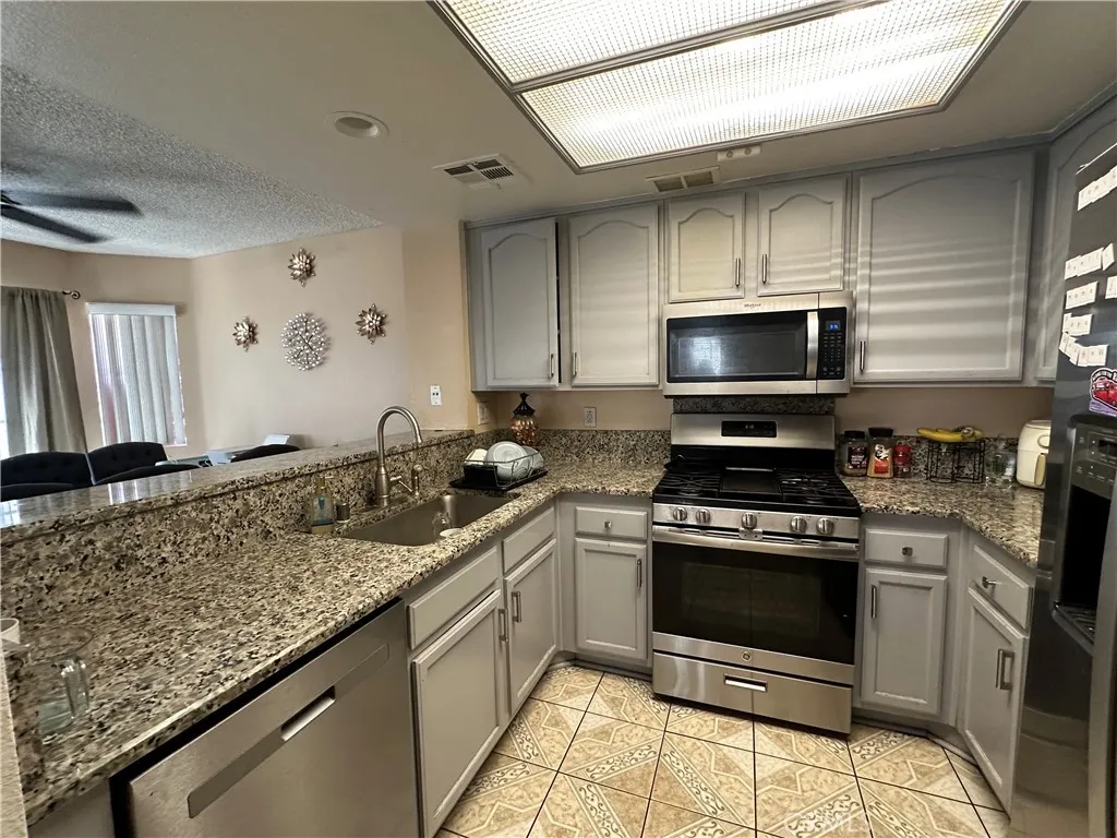 5147 Moonraker, Palmdale, California 93552 — photo 4