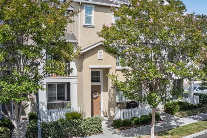 461 Bedford Loop, Mountain View, California 94043