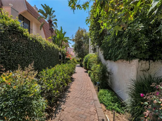 6244 Shoup Avenue, Woodland Hills, California 91367