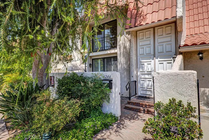 6244 Shoup Avenue, Woodland Hills, California 91367