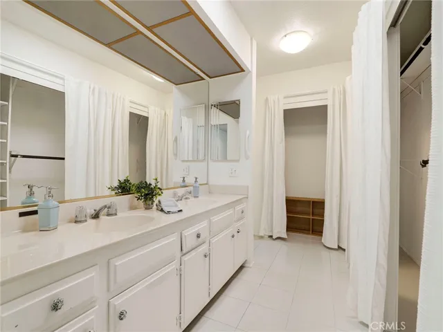 6244 Shoup Avenue, Woodland Hills, California 91367
