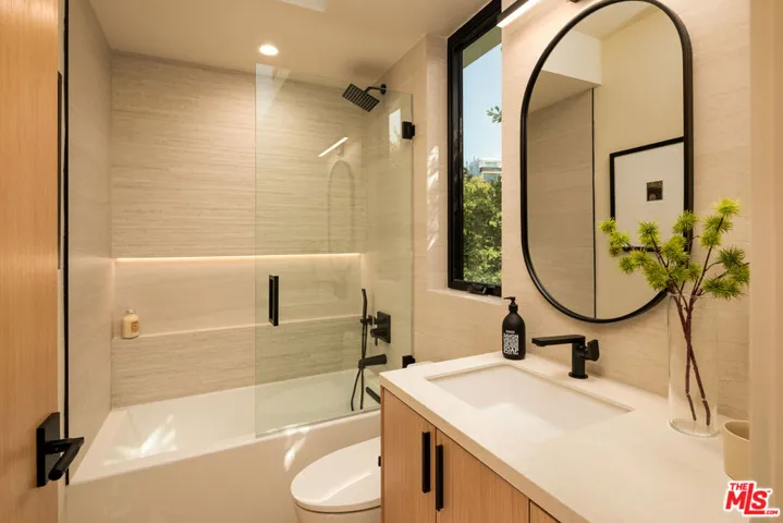 12035 Navy Street, Los Angeles, California 90066