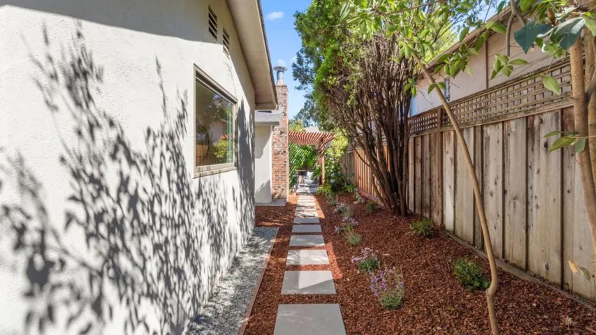 2 Burnham Court, San Carlos, California 94070