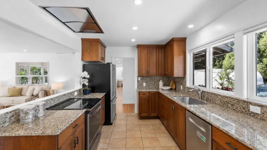 2 Burnham Court, San Carlos, California 94070